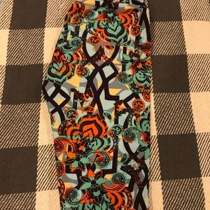 NEVER WORN LuLaRoe OS leggings